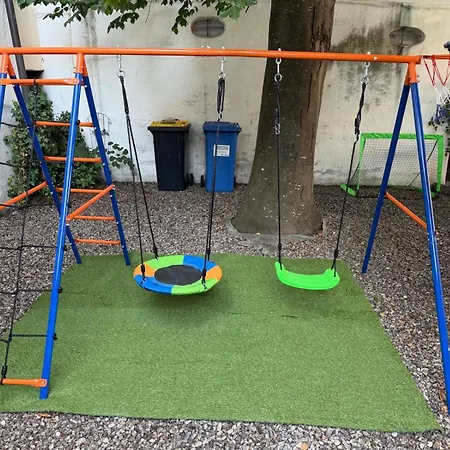 Lejlighed Guntia Family Mit Einem Garten Und Einem Spielplatz