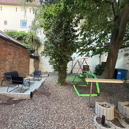 Guntia Family Mit Einem Garten Und Einem Spielplatz Lejlighed